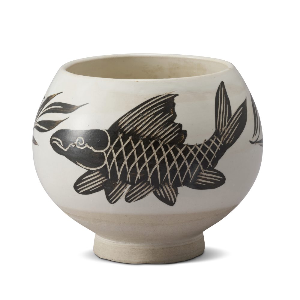 金白地鐵繪魚藻紋碗