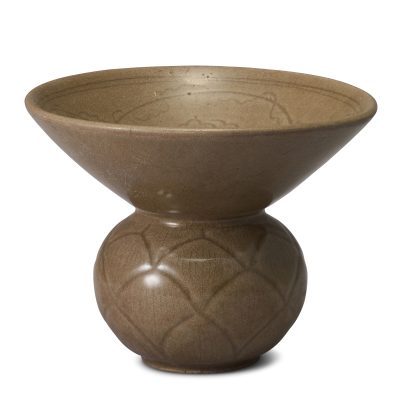 北宋青瓷蓮瓣紋渣斗